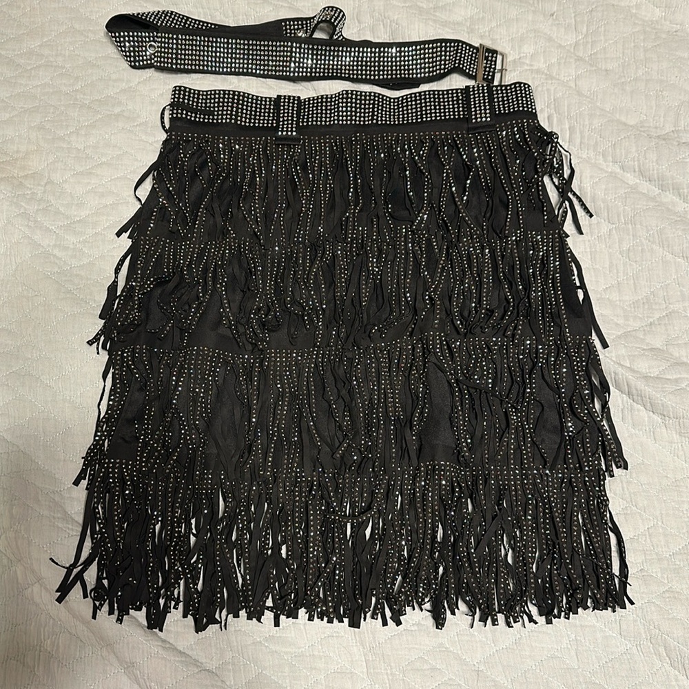 Fringe skirt with belt